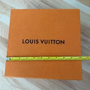 Louis Vuitton magnetic box, empty for bag